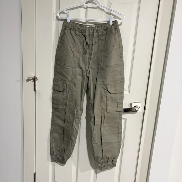 Ardene Pants - Ardene Cargo Jogger Pants – High Rise – Olive – Size S
